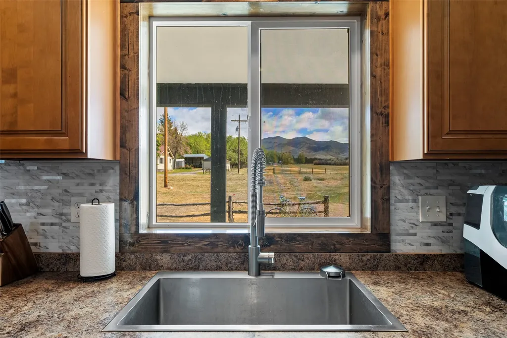 3403 Mt-287 Sheridan MT 59749