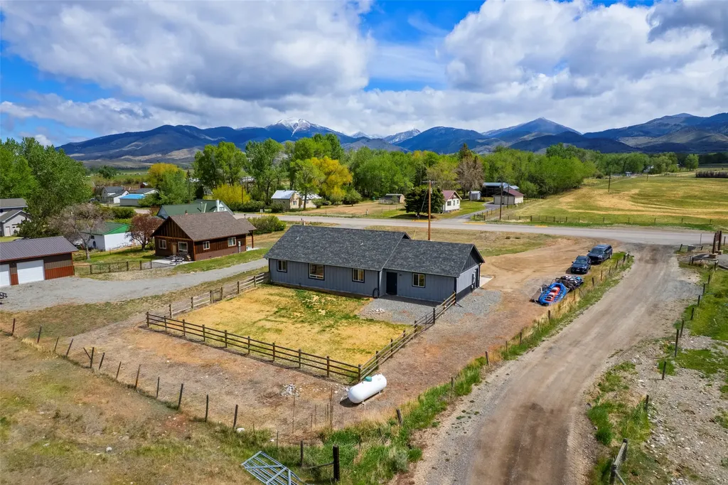 3403 Mt-287 Sheridan MT 59749