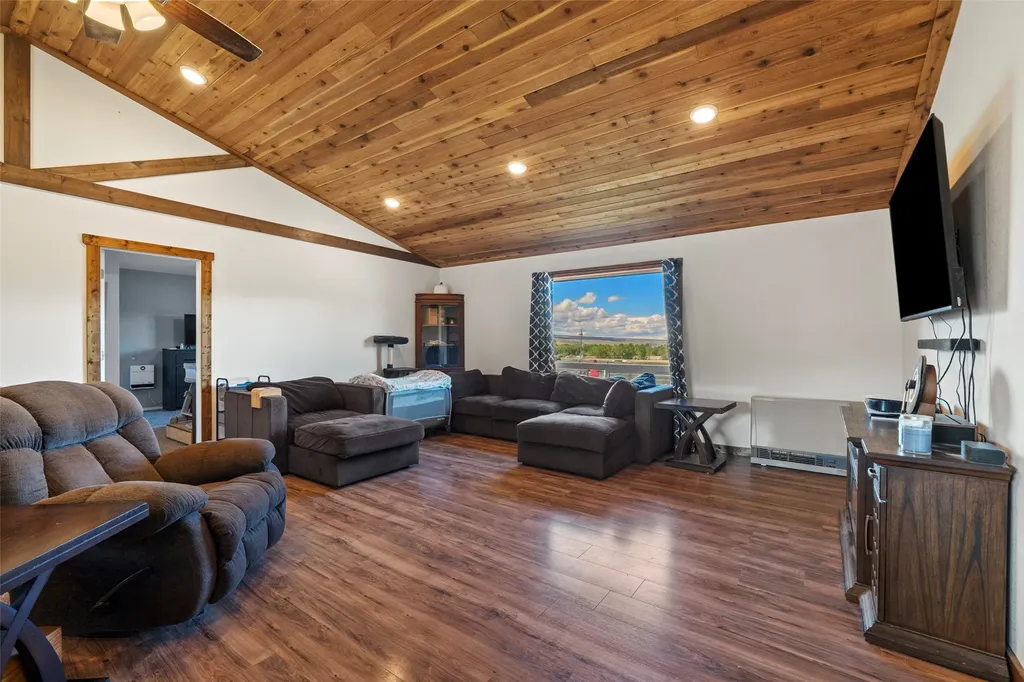 3403 Mt-287 Sheridan MT 59749