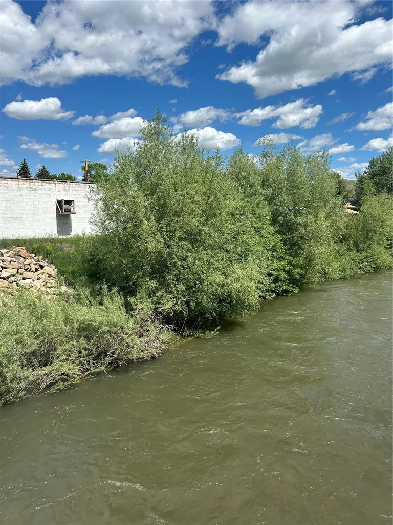 23 Bridge Street Belt MT 59412
