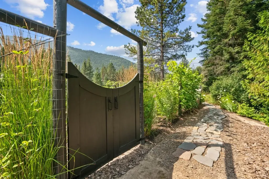 15 Sandi Lane Heron MT 59844