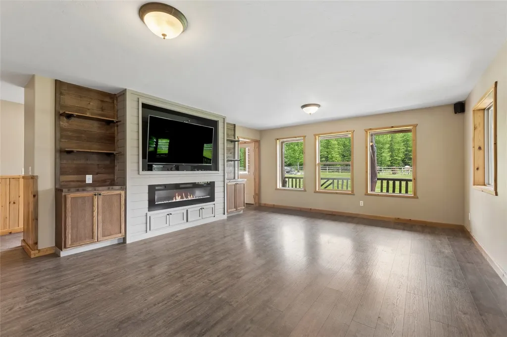 28321 Cougar Trail Bigfork MT 59911