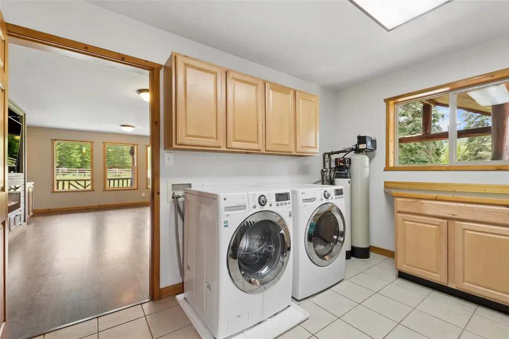 28321 Cougar Trail Bigfork MT 59911
