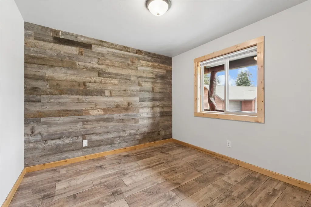 28321 Cougar Trail Bigfork MT 59911