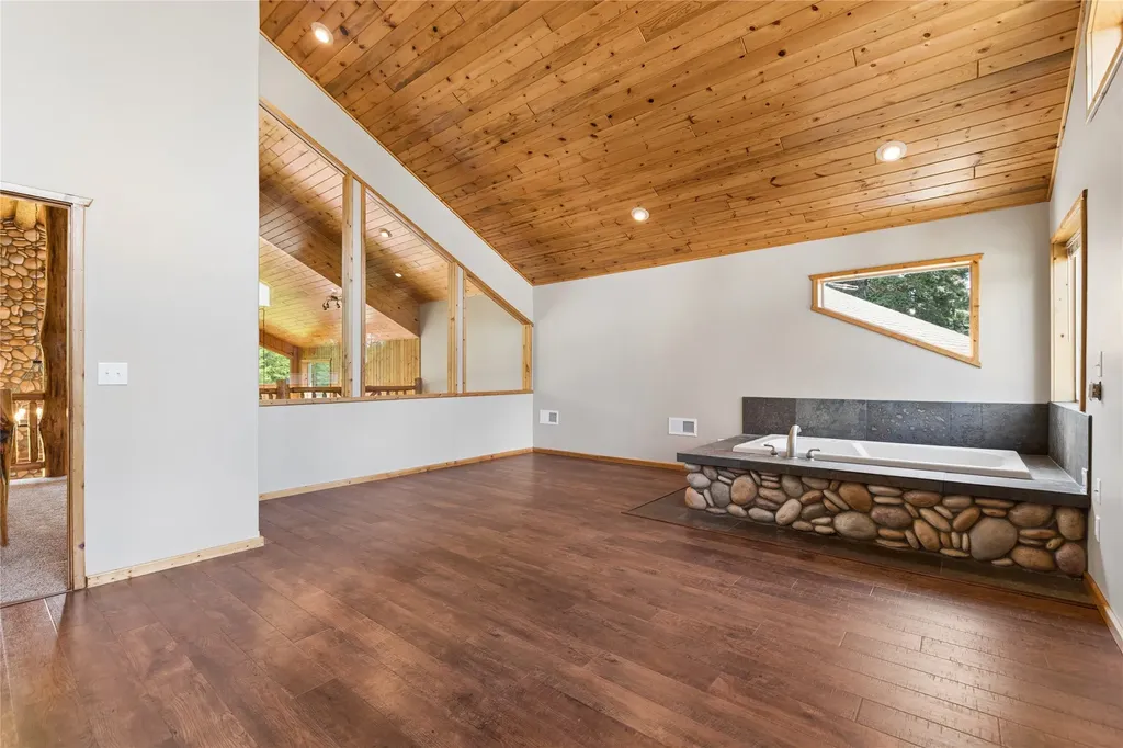 28321 Cougar Trail Bigfork MT 59911
