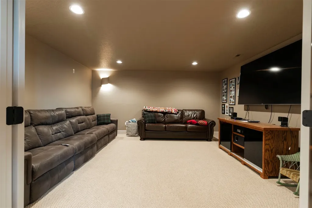 10291 Coulter Pine Street Lolo MT 59847