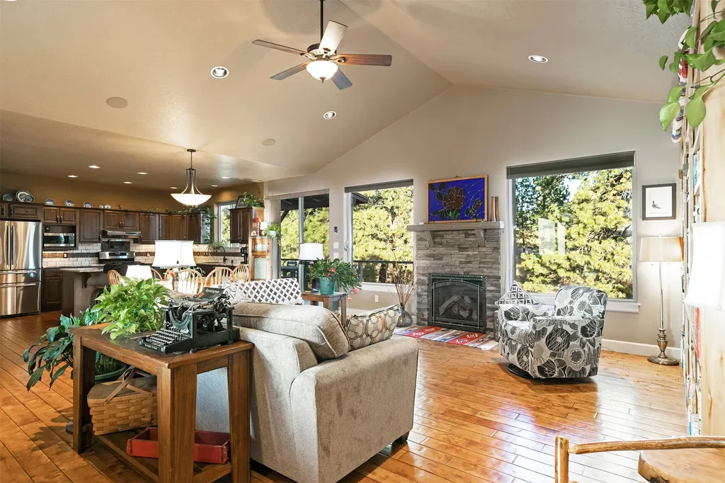 10291 Coulter Pine Street Lolo MT 59847
