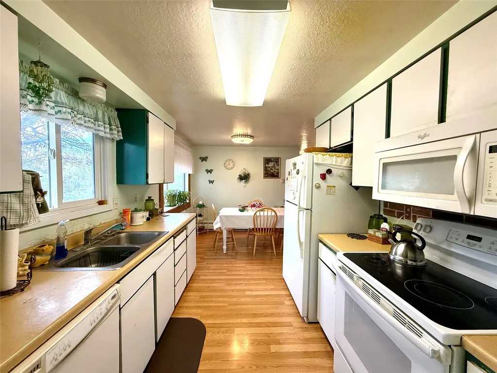 906 Bielenberg Street Deer Lodge MT 59722