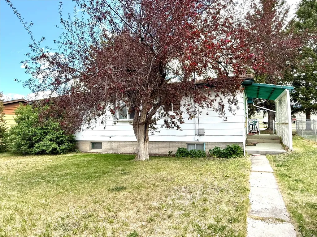 906 Bielenberg Street Deer Lodge MT 59722