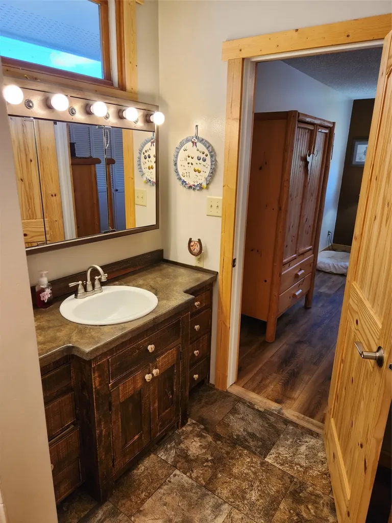 302 9th Avenue SE Cut Bank MT 59427