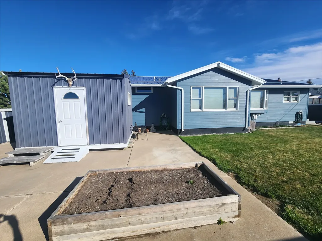 302 9th Avenue SE Cut Bank MT 59427