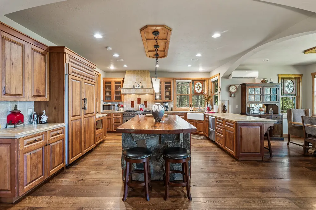 599 Pommel Drive Bigfork MT 59911