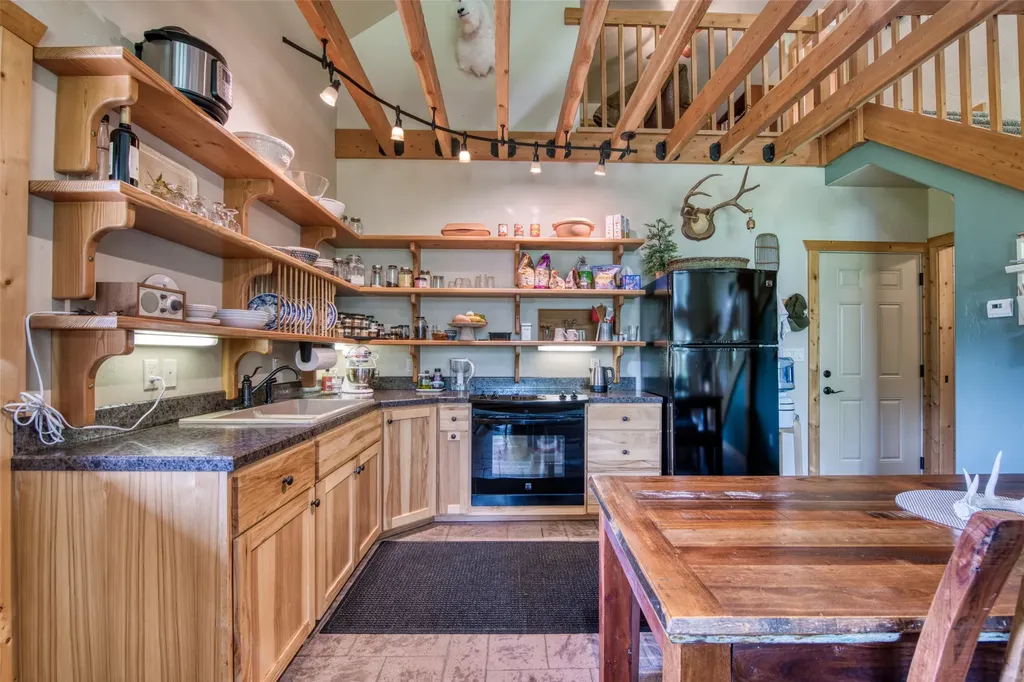 182 Mountain View Drive Victor MT 59875