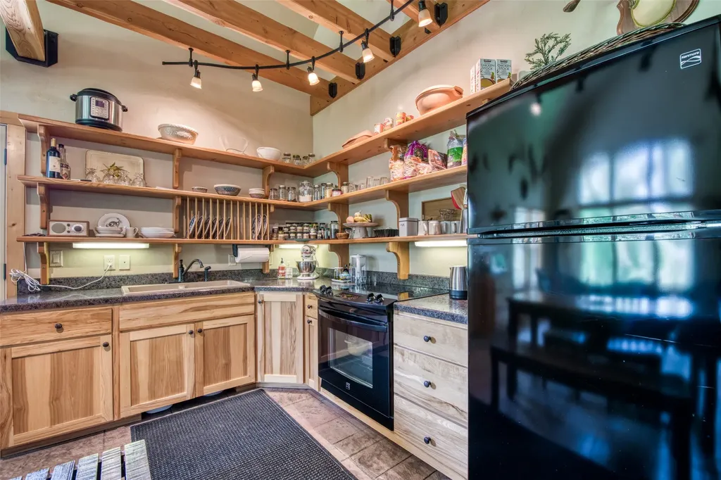 182 Mountain View Drive Victor MT 59875