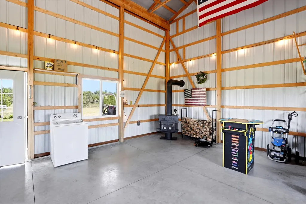 669 Farm Way Corvallis MT 59828