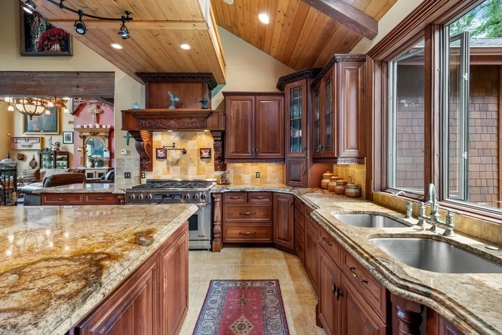 940 Mccaffery Road Bigfork MT 59911