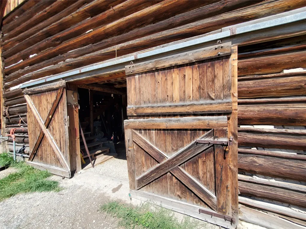 1559 Dalton Mountain Road Lincoln MT 59639