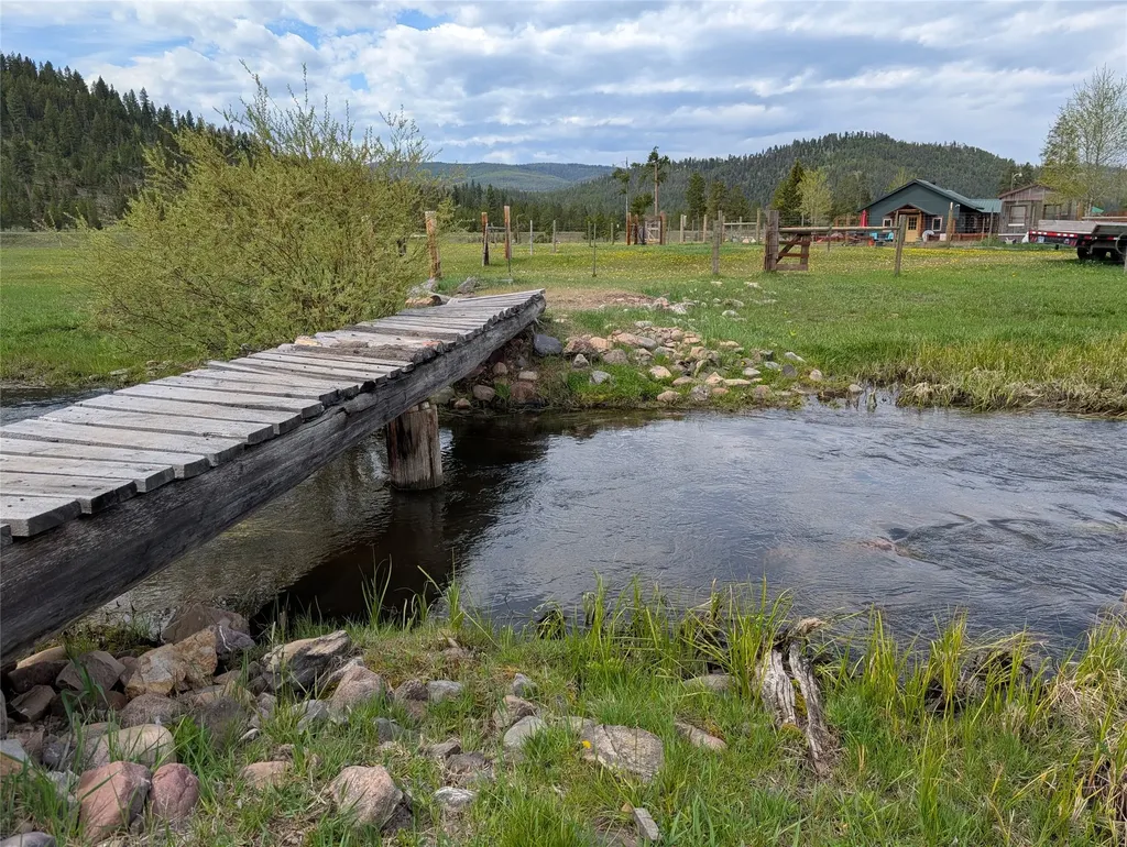 1559 Dalton Mountain Road Lincoln MT 59639