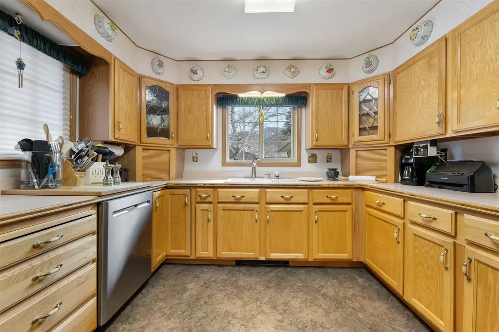 2818 Elizabeth Warren Avenue Butte MT 59701