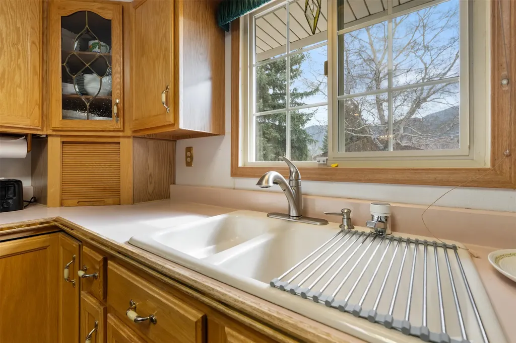 2818 Elizabeth Warren Avenue Butte MT 59701