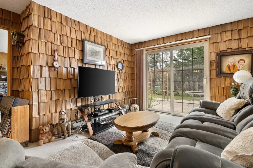 2818 Elizabeth Warren Avenue Butte MT 59701