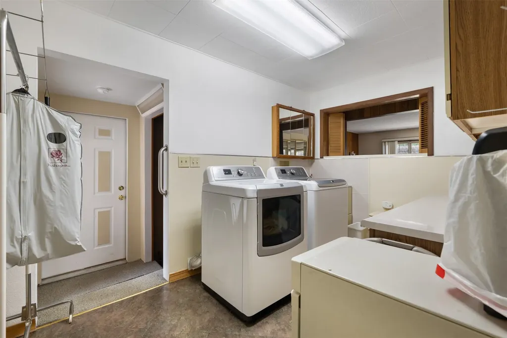 2818 Elizabeth Warren Avenue Butte MT 59701