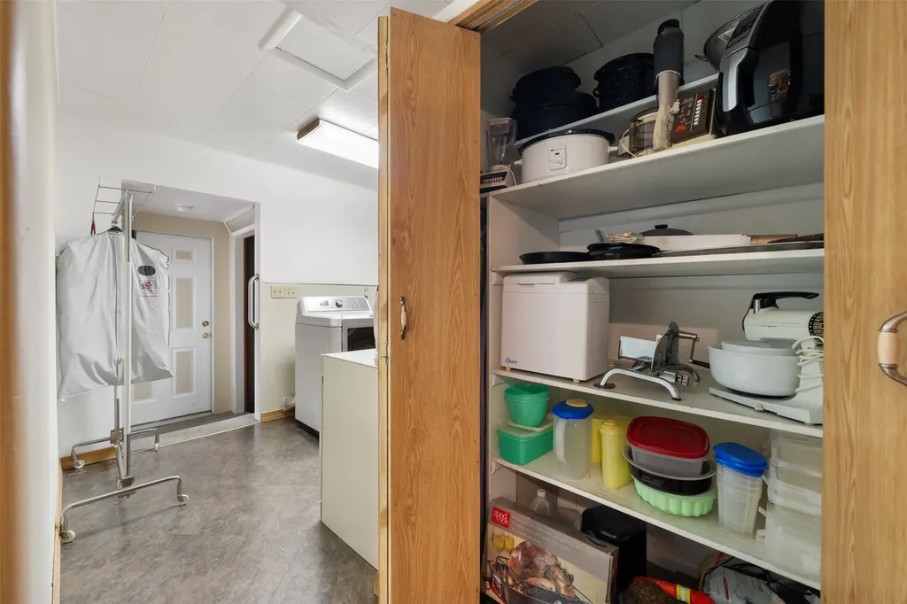 2818 Elizabeth Warren Avenue Butte MT 59701