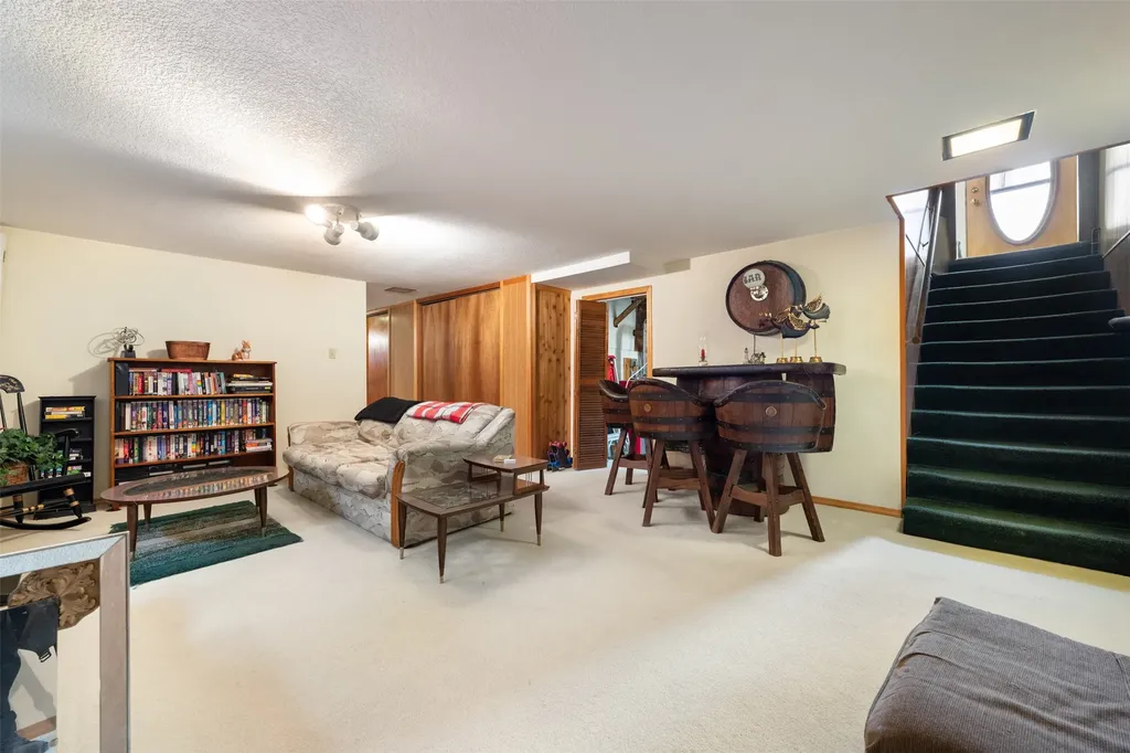 2818 Elizabeth Warren Avenue Butte MT 59701