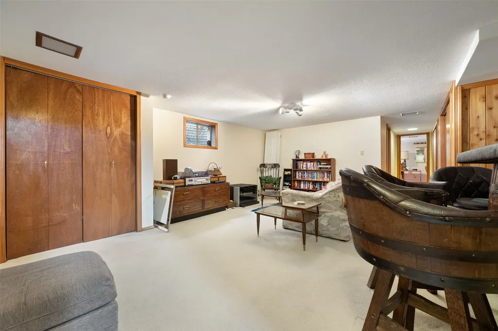 2818 Elizabeth Warren Avenue Butte MT 59701