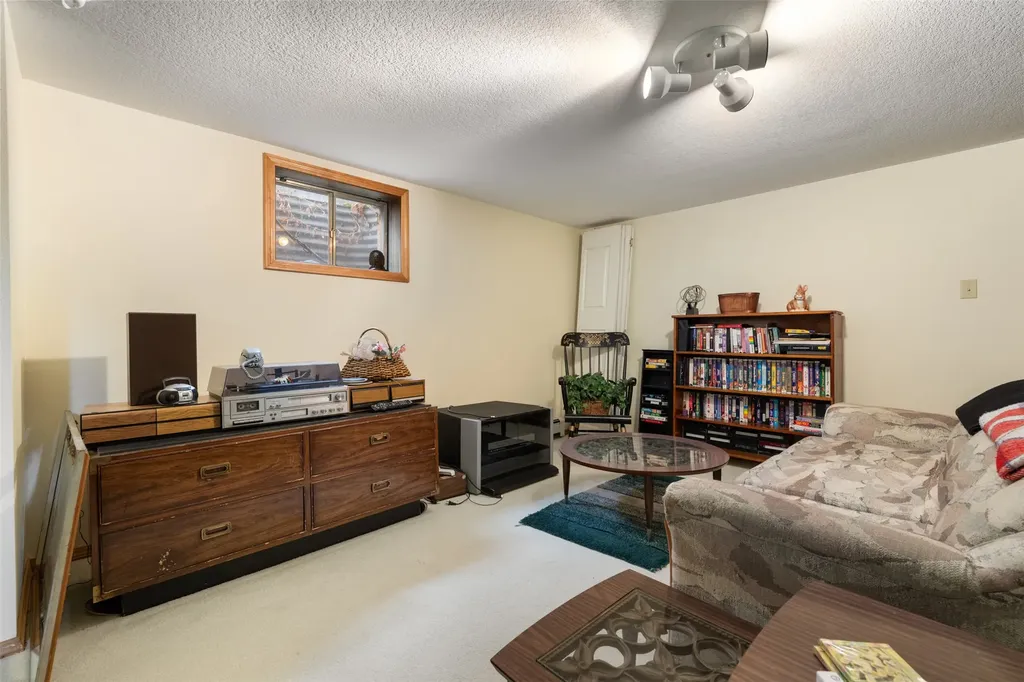 2818 Elizabeth Warren Avenue Butte MT 59701
