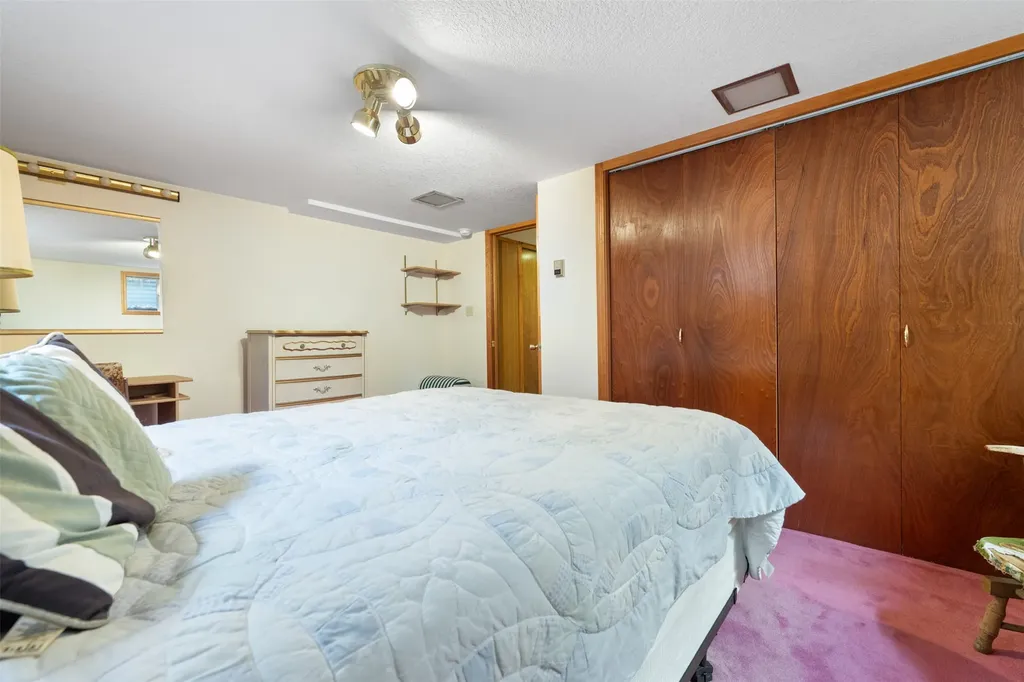 2818 Elizabeth Warren Avenue Butte MT 59701
