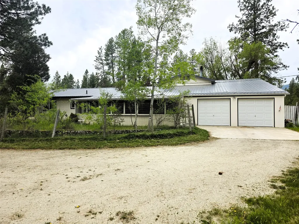 2037 Middle Bear Creek Road Victor MT 59875
