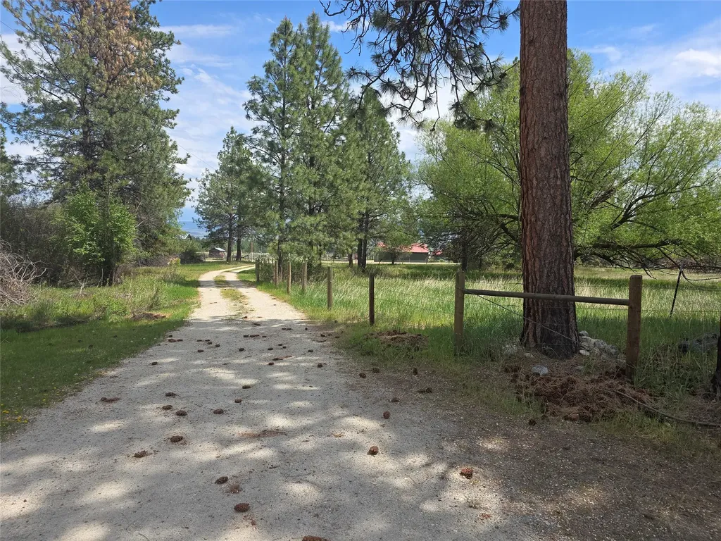 2037 Middle Bear Creek Road Victor MT 59875