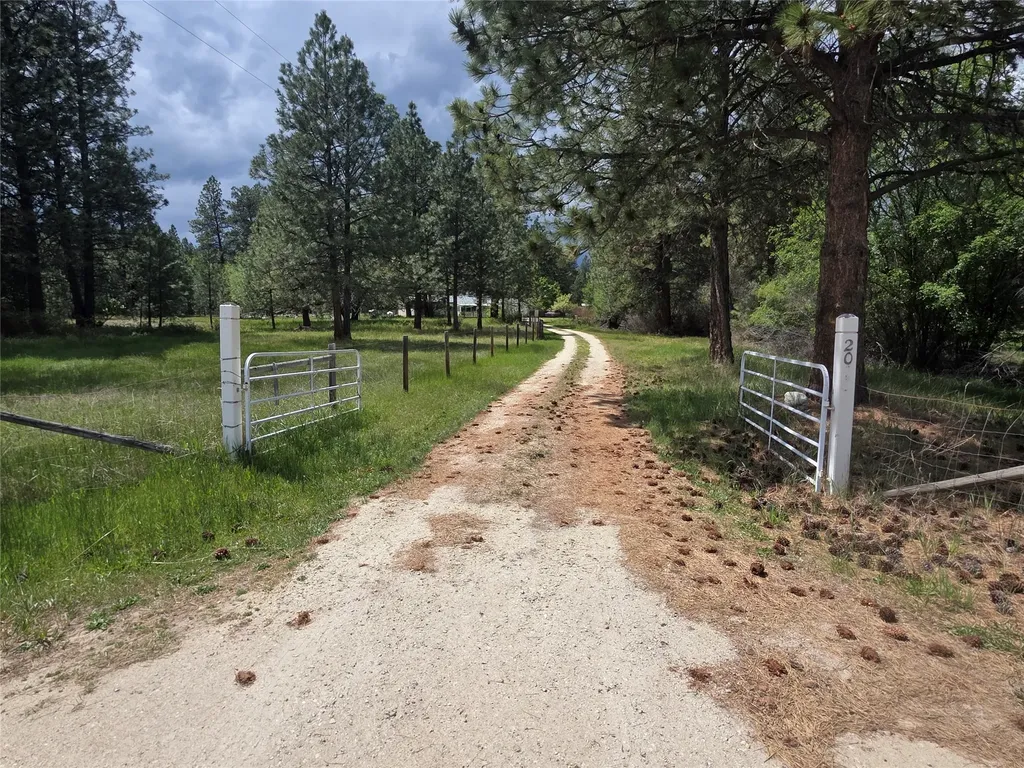 2037 Middle Bear Creek Road Victor MT 59875