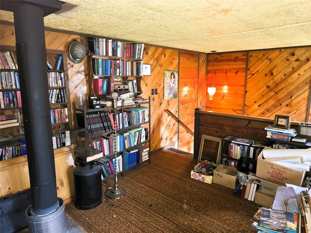 2037 Middle Bear Creek Road Victor MT 59875