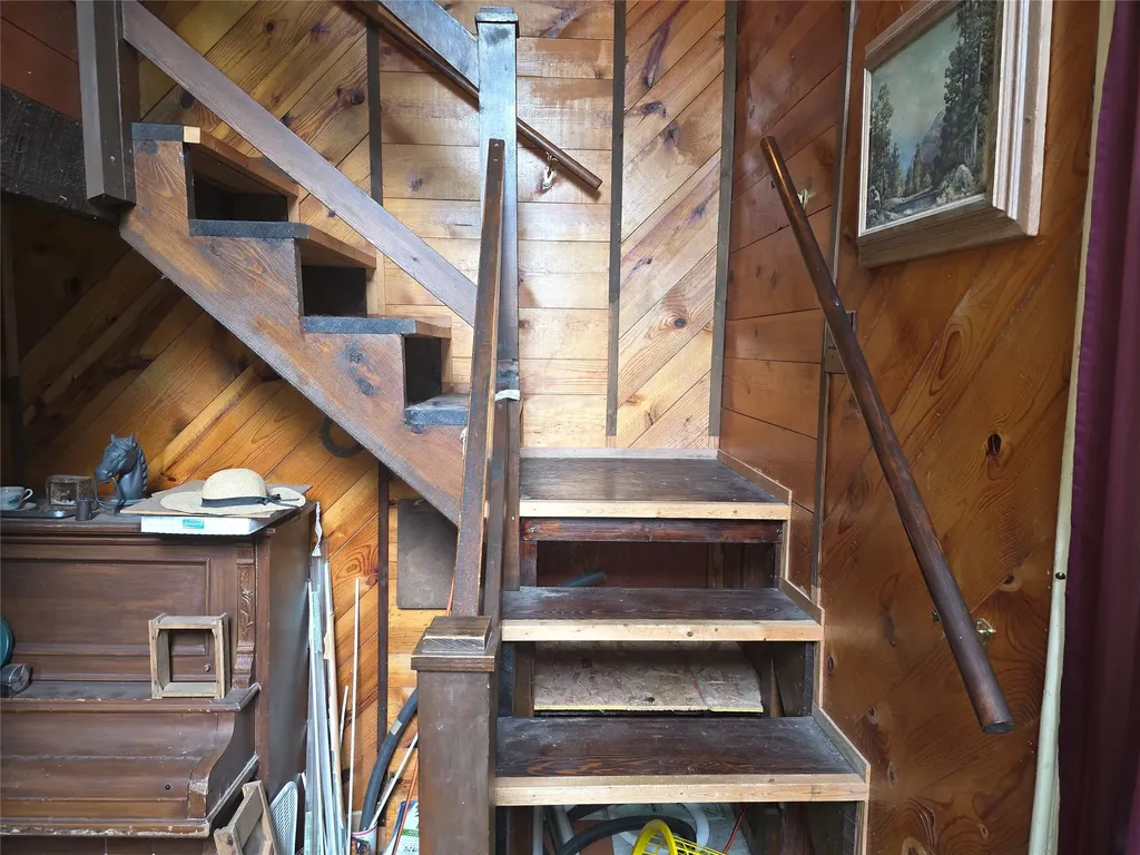 2037 Middle Bear Creek Road Victor MT 59875