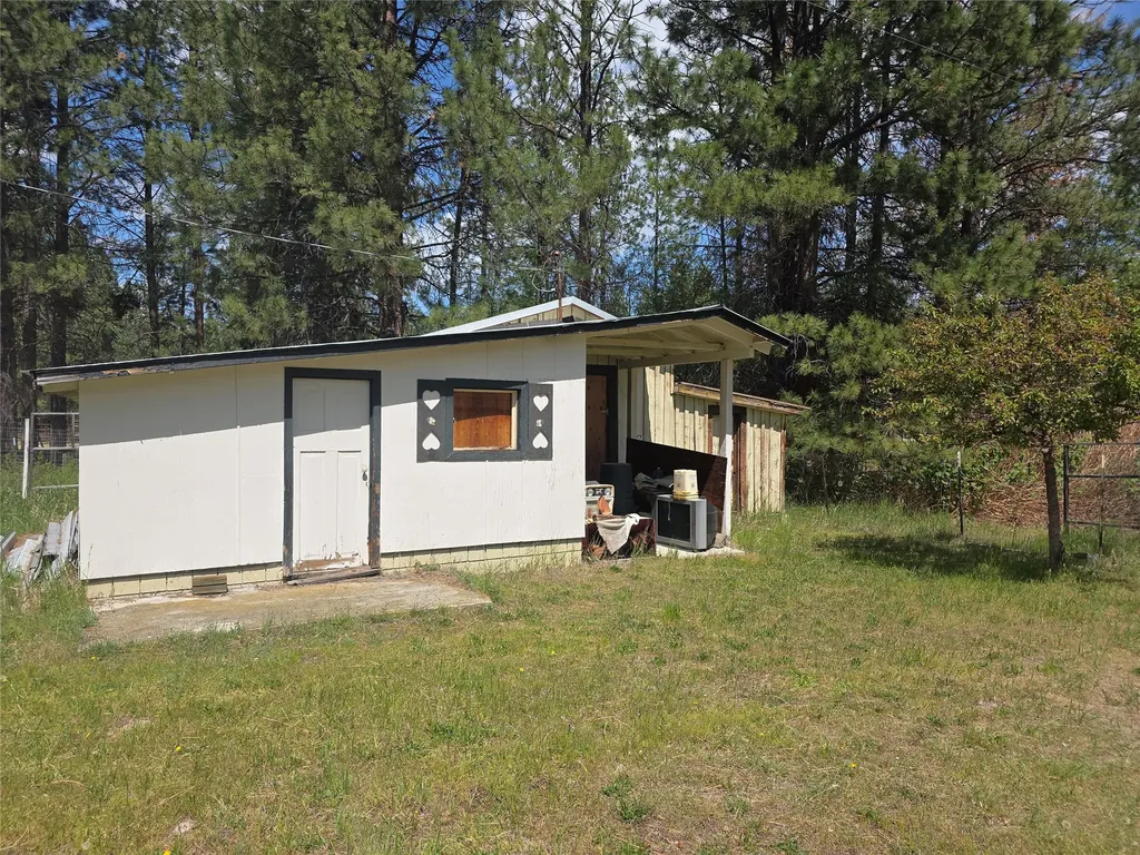2037 Middle Bear Creek Road Victor MT 59875