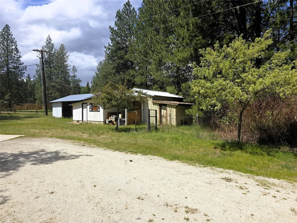 2037 Middle Bear Creek Road Victor MT 59875