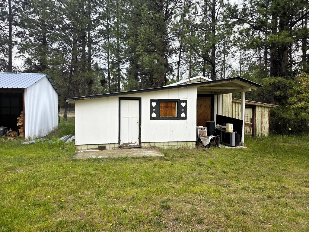 2037 Middle Bear Creek Road Victor MT 59875