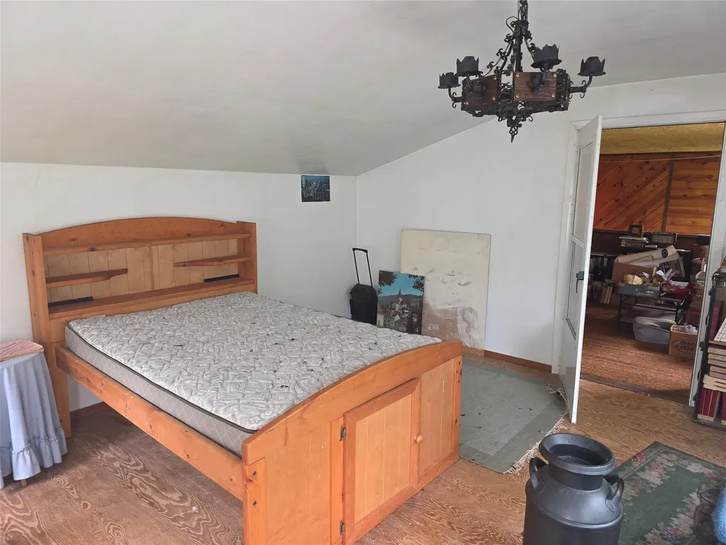 2037 Middle Bear Creek Road Victor MT 59875