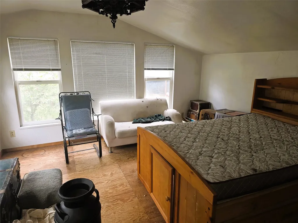 2037 Middle Bear Creek Road Victor MT 59875