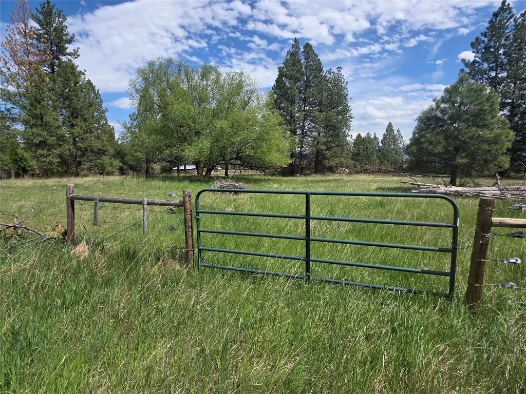 2037 Middle Bear Creek Road Victor MT 59875