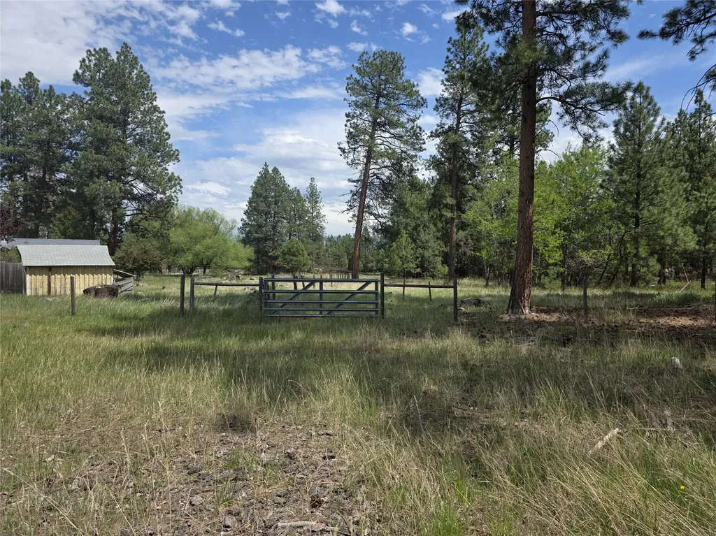 2037 Middle Bear Creek Road Victor MT 59875