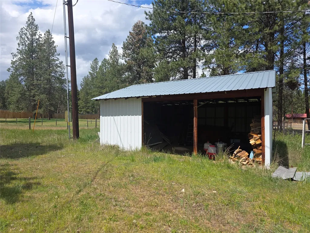 2037 Middle Bear Creek Road Victor MT 59875