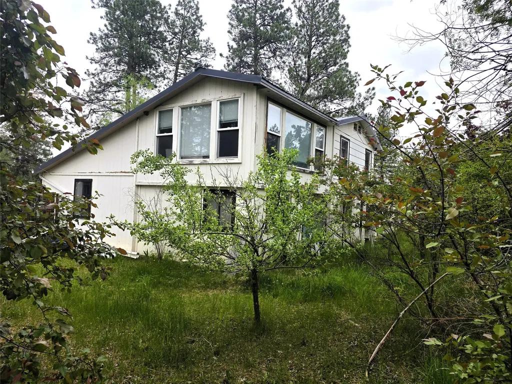 2037 Middle Bear Creek Road Victor MT 59875