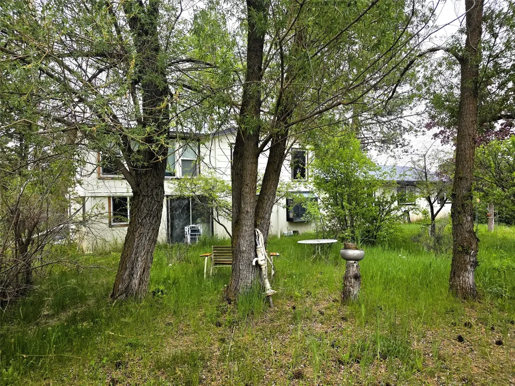 2037 Middle Bear Creek Road Victor MT 59875