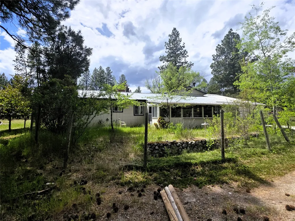 2037 Middle Bear Creek Road Victor MT 59875