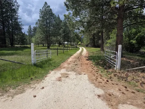 2037 Middle Bear Creek Road Victor MT 59875
