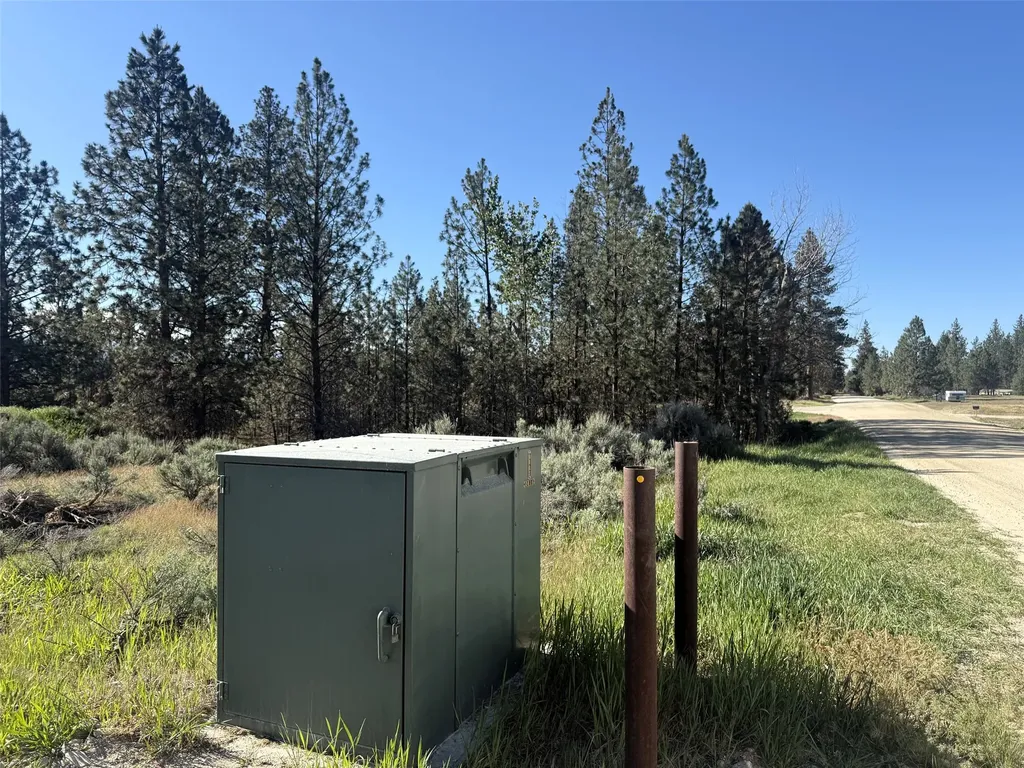2021 Highway 93 N Victor MT 59875