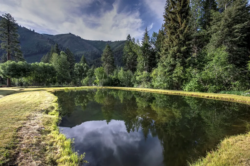 158 Trapper Creek Road Darby MT 59829